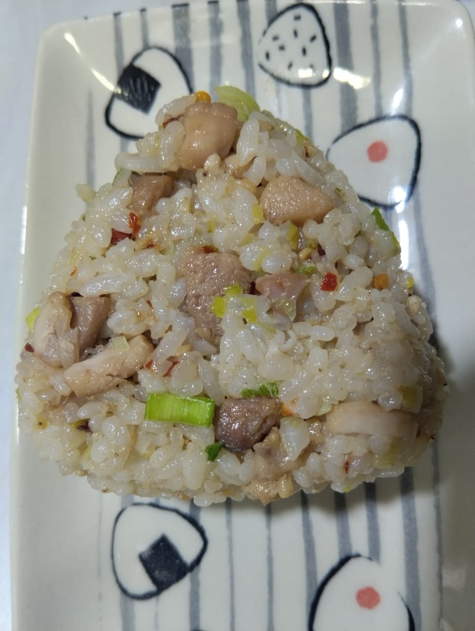 Spicy Teriyaki chicken Onigiri ( 1 pc ) ( frozen )