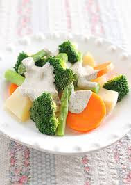蒸し野菜のサラダ 胡麻またはピーナッツドレッシング添え